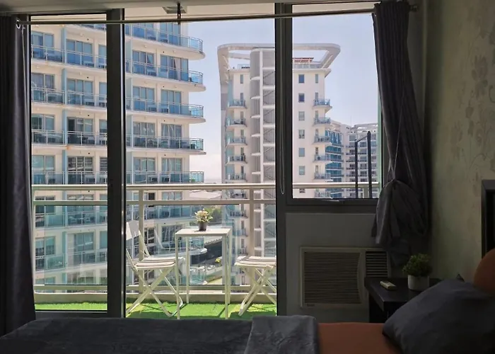 Apartment Azure Staycation By Sibs